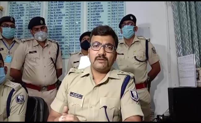 जिस थानेे में थी ड्यूटी, उसी के हाजत में हुए बंद, पटना SSP ने घूस लेने वाले तीन पुलिसकर्मियों को कराया अरेस्ट जिस थानेे में थी ड्यूटी, उसी के हाजत में हुए बंद, पटना SSP ने घूस लेने वाले तीन पुलिसकर्मियों को कराया अरेस्ट