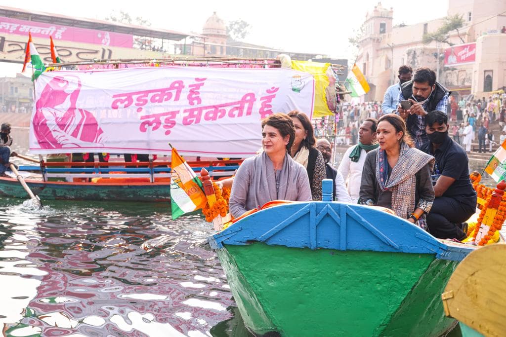 प्रियंका गांधी ने पढ़ी कविता सुनो द्रौपदी शस्त्र उठा लो, तो कवि बोले- घटिया राजनीति के लिए नहीं लिखा