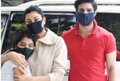 सुष्मिता सेन के बॉयफ्रेंड की लेटेस्ट तसवीर देख भड़के फैंस, बोले हमेशा हैंडबैग क्यों उठाये रहते हो?