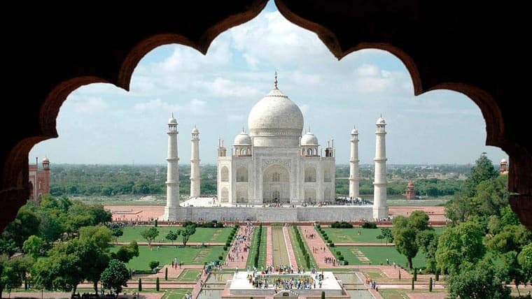 Taj Mahal History: क्या है ताजमहल का इतिहास, जानिए कितने साल में बनकर हुआ था तैयार