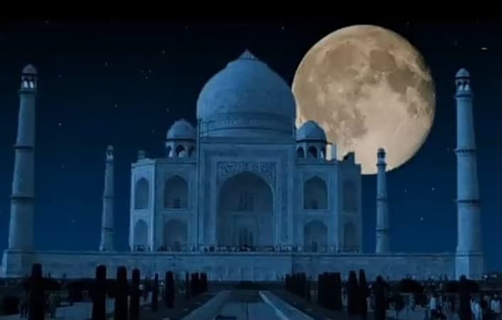 दीपावली की छुट्टियों में लाखों पर्यटकों ने किया ताजमहल का दीदार, सुरक्षाकर्मियों के छूटे पसीने