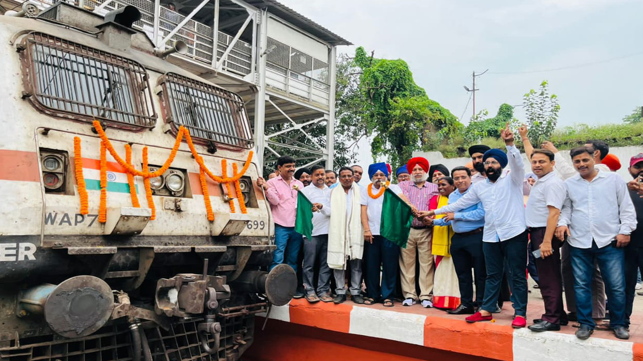 Indian Railways News: सवा दो साल बाद टाटा-जम्मू तवी एक्सप्रेस ने पकड़ी रफ्तार, यात्रियों में खुशी