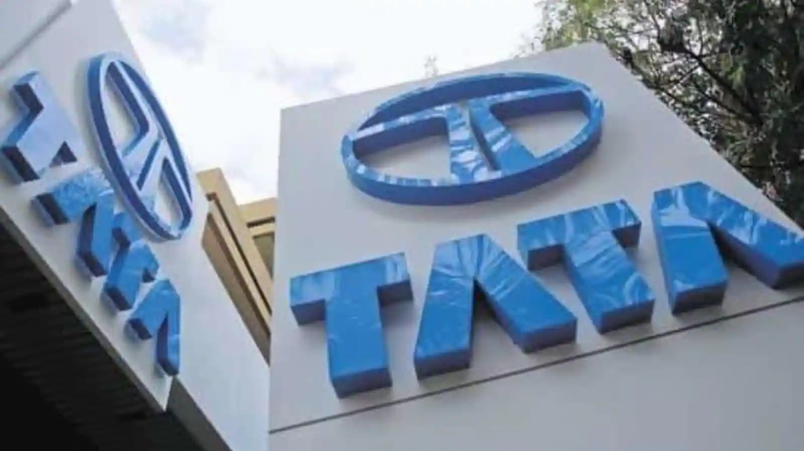 Tata Motors Share Price: रॉकेट की तेजी से आगे निकले टाटा मोटर्स के स्टॉक, निवेशकों की भर गयी झोली