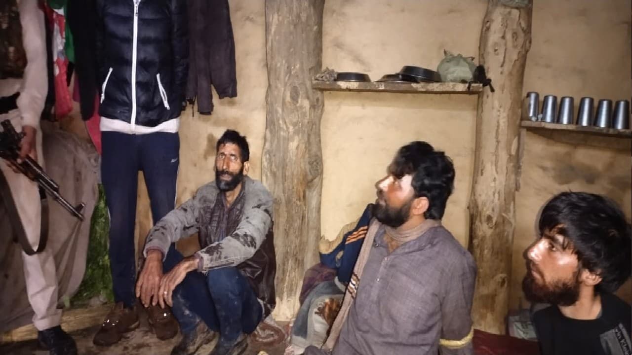 निर्माणाधीन आवास को लैंड माइंस से उड़ाने वाला माओवादी मंगर मांझी गिरफ्तार, 10 साल से थी तलाश जारी