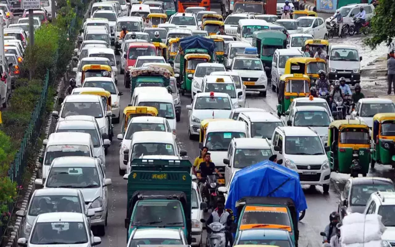 15 साल से ज्यादा पुरानी गाड़ियों पर लगायी जाएगी रोक, नहीं होगा रजिस्ट्रेशन रिन्यू, पढ़ें पूरी खबर