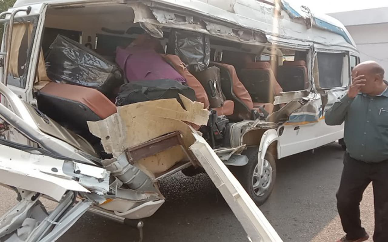 बेटी की शादी कर पटना से जमशेदपुर लौट रहा था परिवार, सड़क हादसे में मां की हुई मौत, 4 घायल