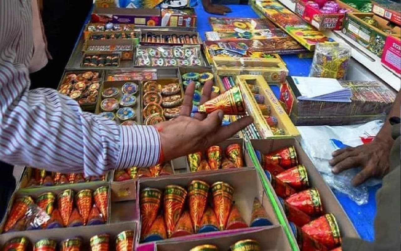 West Bengal : काली पूजा, दिवाली पर ग्रीन पटाखों की बिक्री की कड़ी निगरानी करे पुलिस, हाईकोर्ट का निर्देश