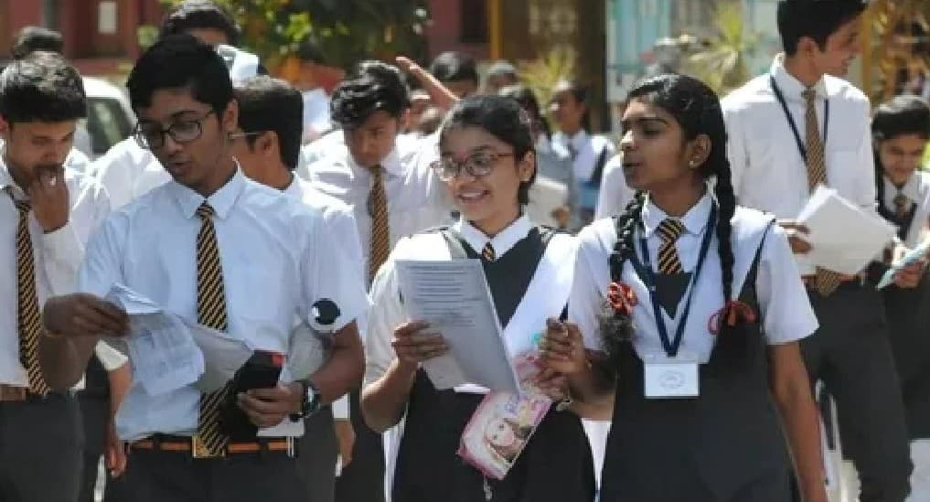 यूपी बोर्ड रिजल्ट: कुछ ही मिनट में 10th, 12th बोर्ड परीक्षा का आएगा परिणाम, छात्र-छात्राओं की धड़कने तेज