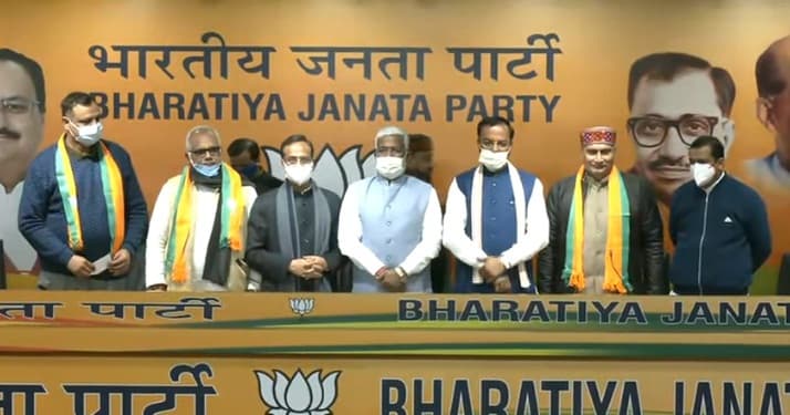 सपा पूर्व विधायक धर्मपाल ने ली BJP की सदस्यता, बीजेपी MLA राम प्रताप सिंह चौहान को टिकट कटने का डर
