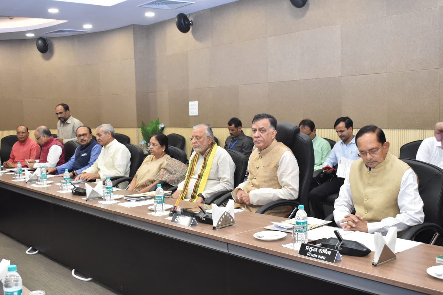 UP Vidhansabha: सर्वदलीय बैठक के बाद विपक्षी दलों ने किया विरोध का इशारा, कई मुद्दों पर घिरेंगे ‘सरकार’