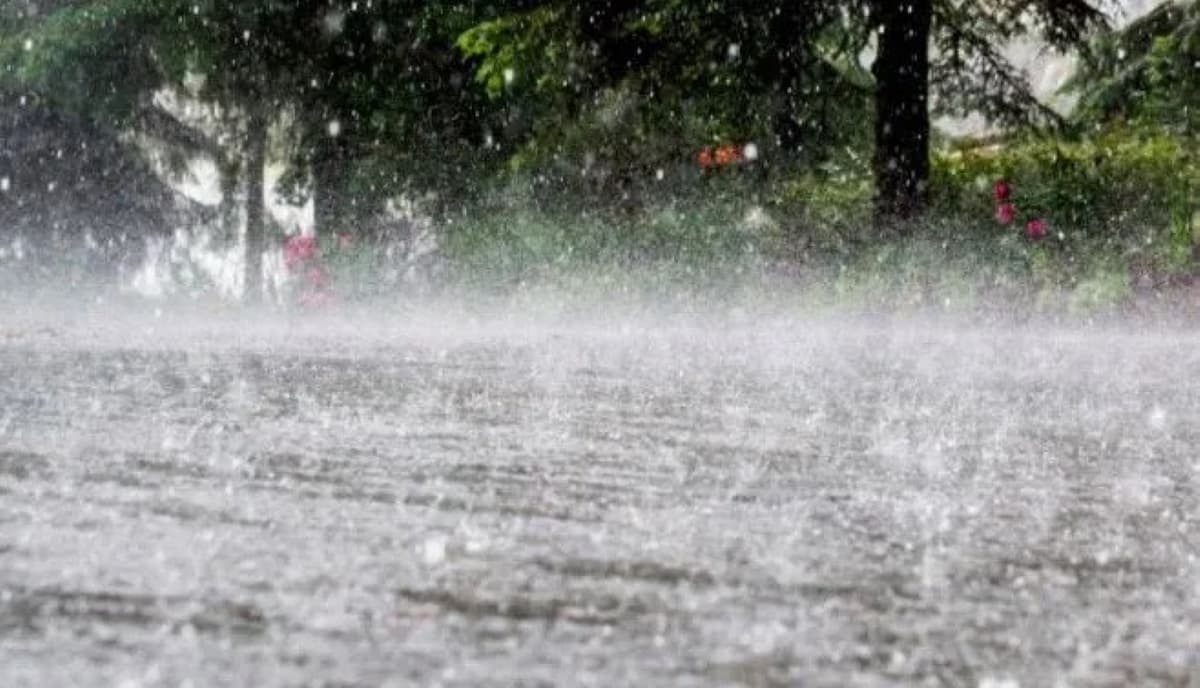 UP Weather Update: यूपी के कई जिलों में आज जमकर बरसेंगे बादल, IMD ने अलर्ट किया जारी, जानें अपने शहर का मौसम