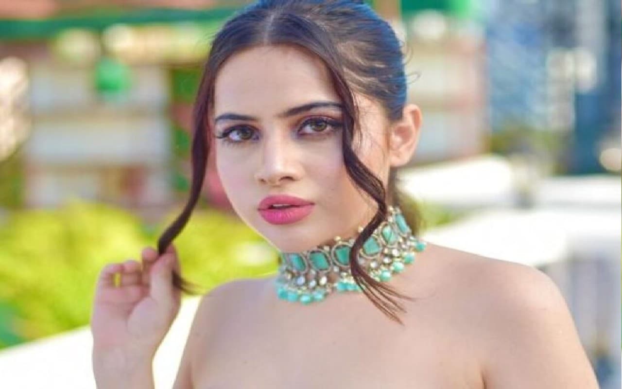 Urfi Javed Topless Video: उर्फी जावेद हुई टॉपलेस! वीडियो ने बढ़ाया इंटरनेट का टेम्परेचर, आपने देखा?