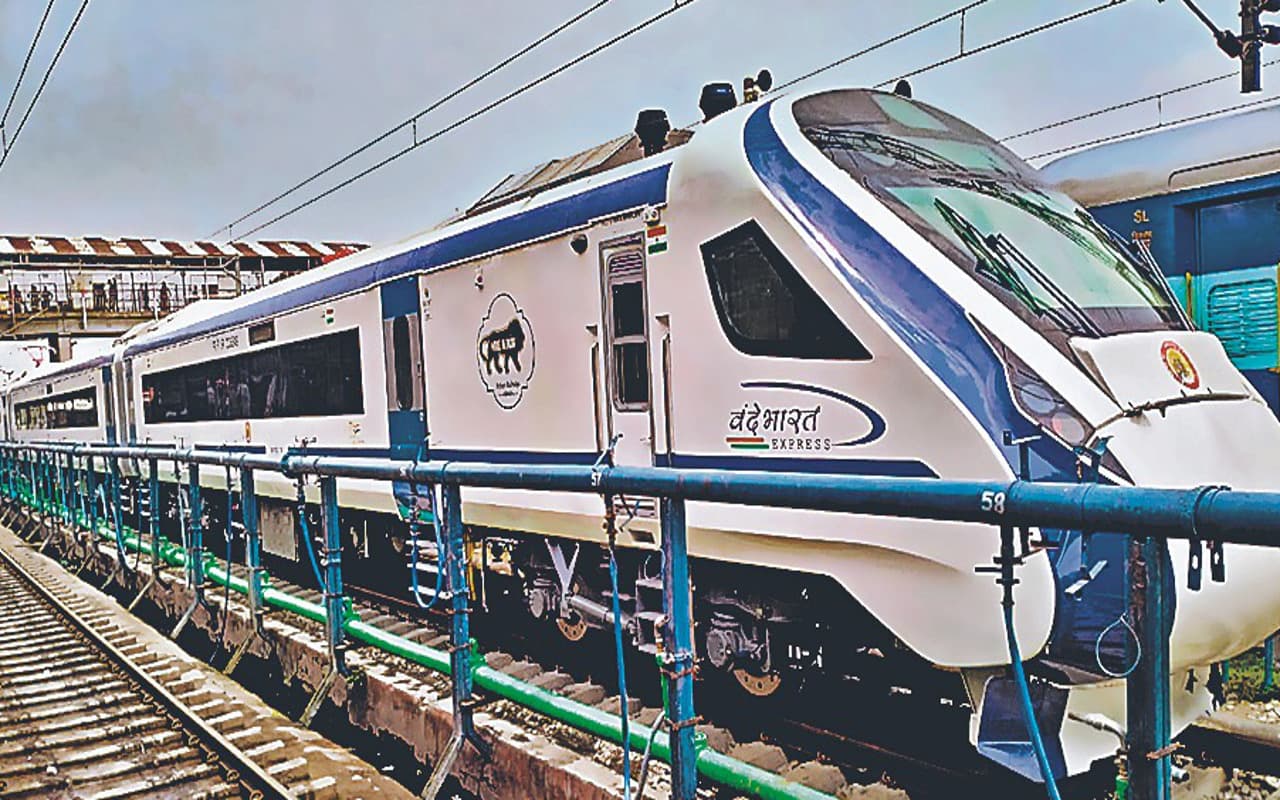 Vande Bharat Express: जसीडीह के रास्ते चलने वाली वंदे भारत की रैक पटना पहुंची, 15 अगस्त से पहले होगा ट्रायल