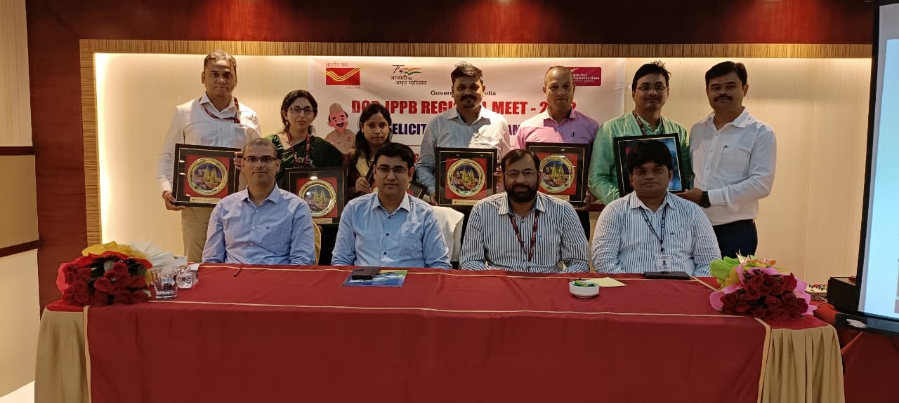 Plantation: वाराणसी में पिता की याद में उनकी उम्र के बराबर 86 पौधे लगाकर शिक्षक बेटे ने दी श्रद्धांजलि