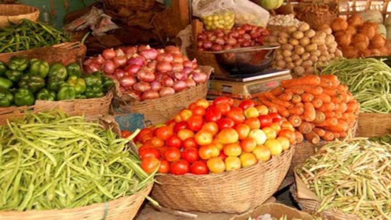 टमाटर लाल-आलू बेकाबू, प्याज निकाल रहा दम : महंगाई 15 महीने के रिकॉर्ड हाई पर
