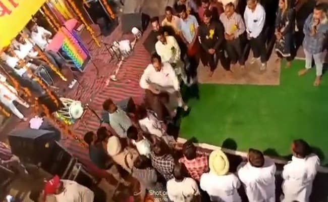 सवाल करने पर भड़के पंजाब कांग्रेस के विधायक जोगिंदर पाल, गुस्से में युवक को जड़ दिया थप्पड़