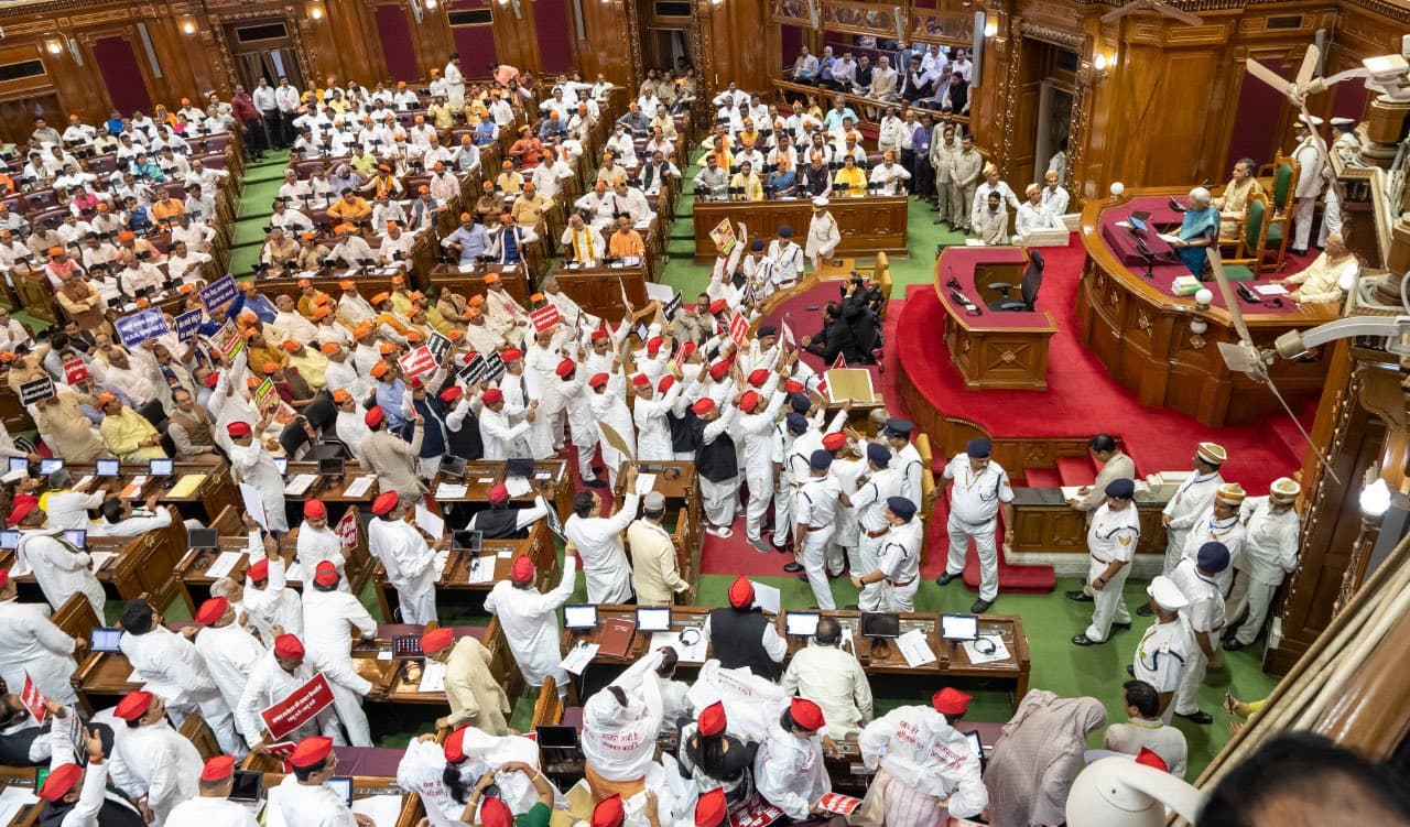 UP Budget Session 2022: यूपी विधानसभा के बजट सत्र में विपक्ष का हंगामा, राज्यपाल वापस जाओ के लगे नारे