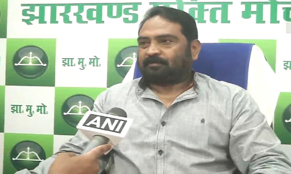 Jharkhand News: झामुमो का भाजपा पर करारा प्रहार, कहा-आदिवासियों का हितैषी बनना सिर्फ दिखावा