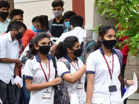 Fact Check: CBSE के 10वीं 12वीं परीक्षा के लिए जारी हुआ टाइम टेबल? जानिए वायरल हो रहे इस मैसेज की सच्चाई