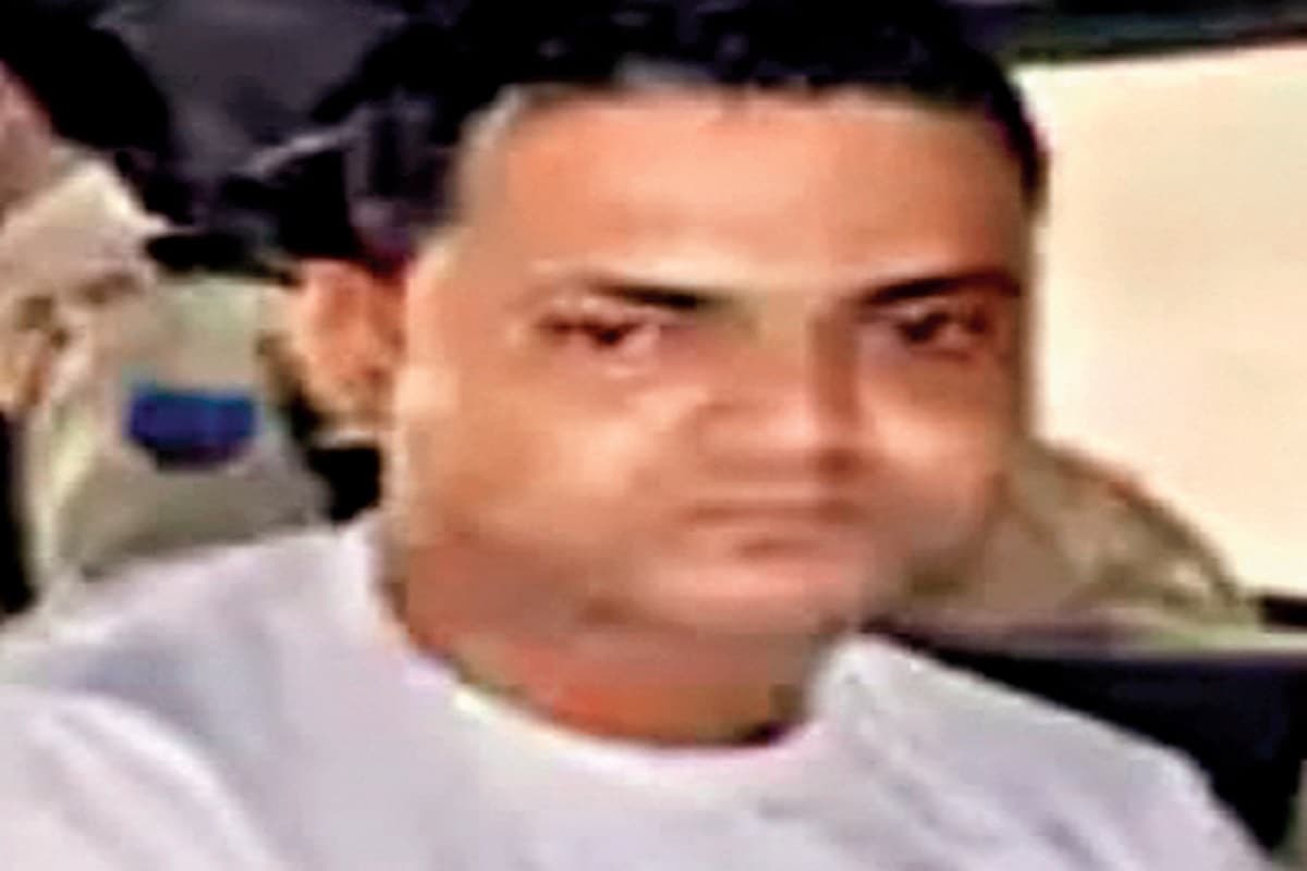 हजारीबाग कोर्ट परिसर में गैंगवार व हत्या का मुजरिम विशाल 30 दिन के पेरोल पर निकला, फिर 18 माह रहा जेल से बाहर