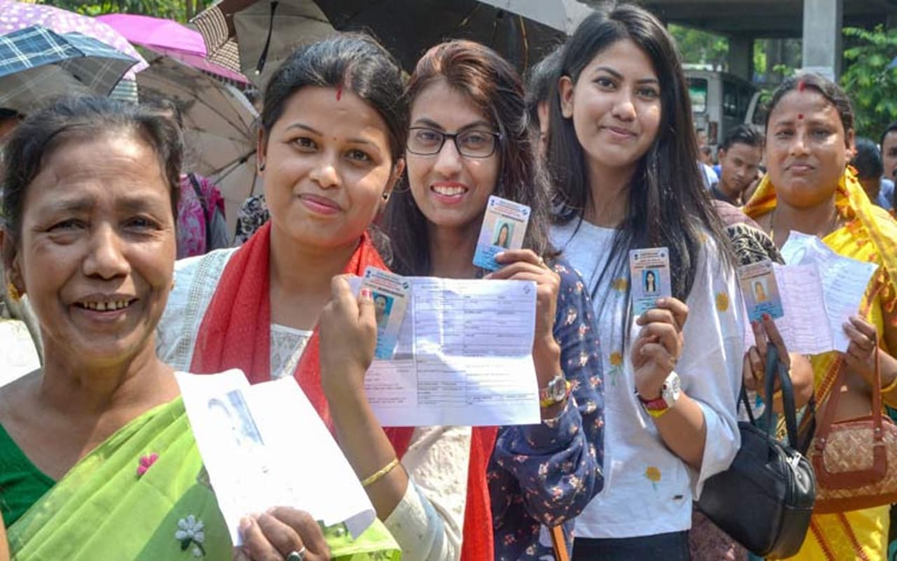 How To Apply Voter Card Online: गुजरात और हिमाचल में अब भी वोटर कार्ड नहीं बनवाया, तो जानें ऑनलाइन तरीका
