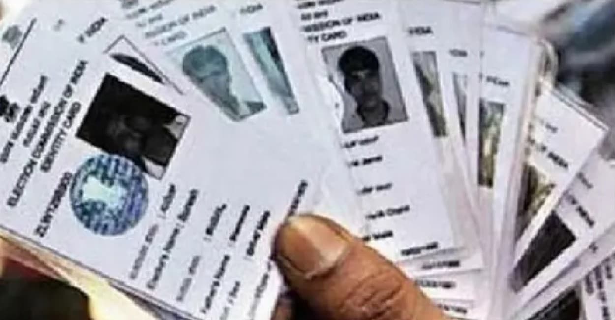 Voter ID Card News: वोटर कार्ड से जुड़ी समस्या का सामाधान आपके मोबाइल पर, घर बैठे करें ये काम