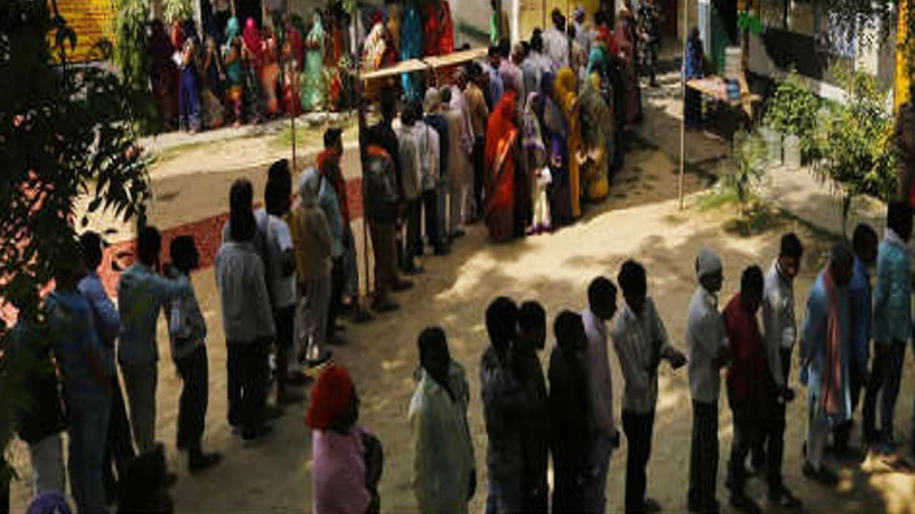 चुनाव आयोग ने ‘रिमोट वोटिंग’ के लिए तैयार किया शुरुआती मॉडल, 16 जनवरी को राजनीतिक दलों की बैठक