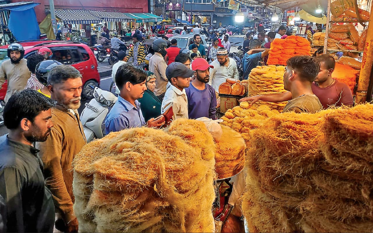 कुर्बानी और मजबूत इरादे का प्रतीक है बकरीद, भाईचारे के साथ पर्व मनाने की अपील कुर्बानी और मजबूत इरादे का प्रतीक है बकरीद, भाईचारे के साथ पर्व मनाने की अपील