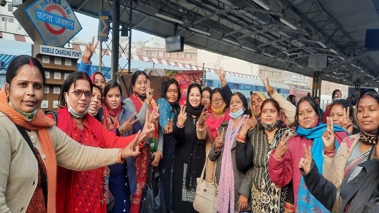 यूपी चुनाव 2022: बिहार भाजपा ने महिला मोर्चा की टीम को पटना से किया रवाना, चुनावी रण में रहेगी अहम भूमिका