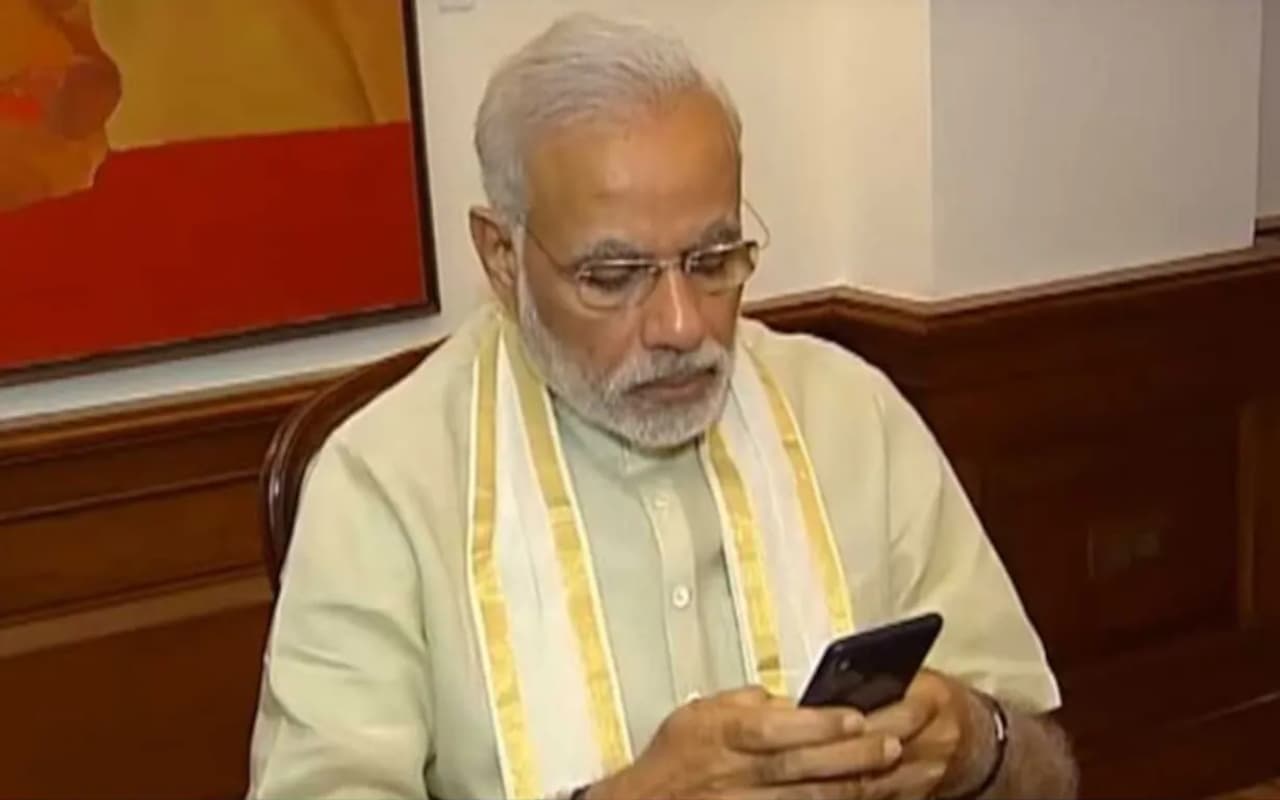 PM मोदी इस्तेमाल करते हैं यह खास मोबाइल, इसे हैक और ट्रेस करना मुश्किल नहीं, नामुमकिन है