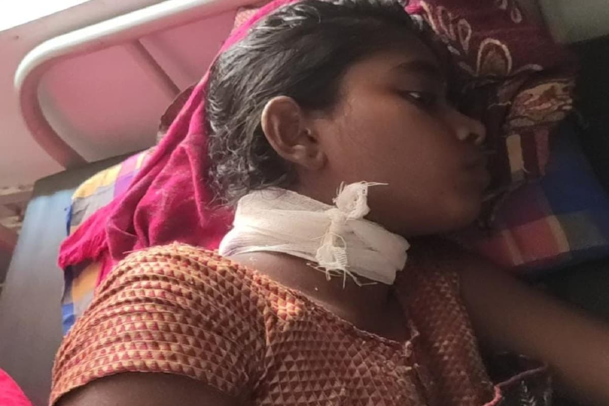 झारखंड में दहेज में मिली थी Bike, फिर मांग रहा था ये बाइक, नाराज हो चाकू से काट डाली गर्दन, पत्नी घायल झारखंड में दहेज में मिली थी Bike, फिर मांग रहा था ये बाइक, नाराज हो चाकू से काट डाली गर्दन, पत्नी घायल