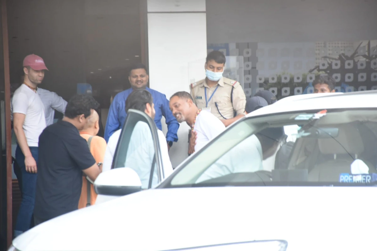 ऑस्कर थप्पड़ विवाद के बाद भारत आए Will Smith, यूजर्स बोले- भाई किसी को मार मत देना, VIDEO