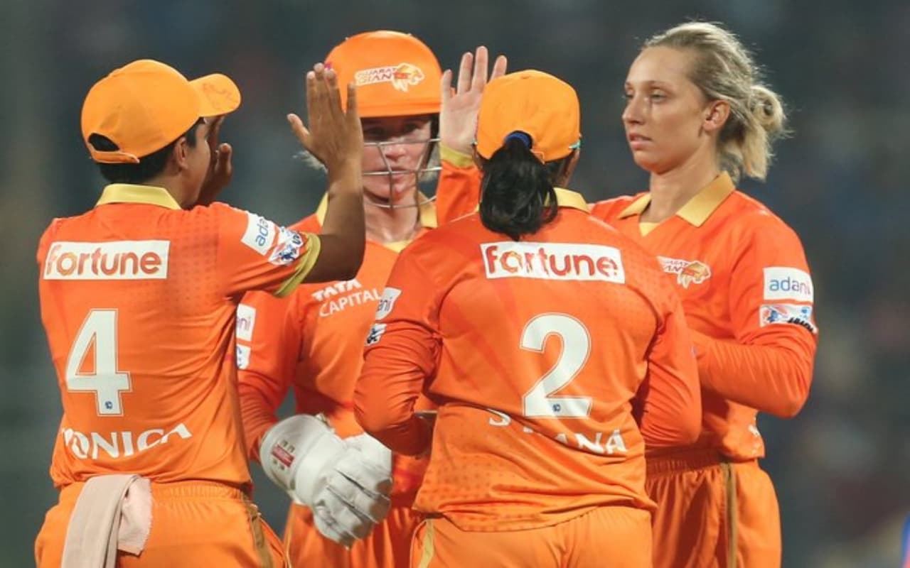 WPL GG vs DC Playing XI: गुजरात के सामने होगा दिल्ली की चुनौती, जानिए संभावित प्लेइंग XI और लाइव डिटेल्स
