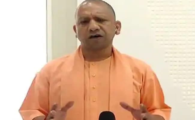 Lockdown : UP में कोरोना ‘हॉटस्पॉट’ को सील करने की नीति प्रभावी, आगरा में कोरोना पॉजिटिव के तीन नये मामले Lockdown : UP में कोरोना ‘हॉटस्पॉट’ को सील करने की नीति प्रभावी, आगरा में कोरोना पॉजिटिव के तीन नये मामले