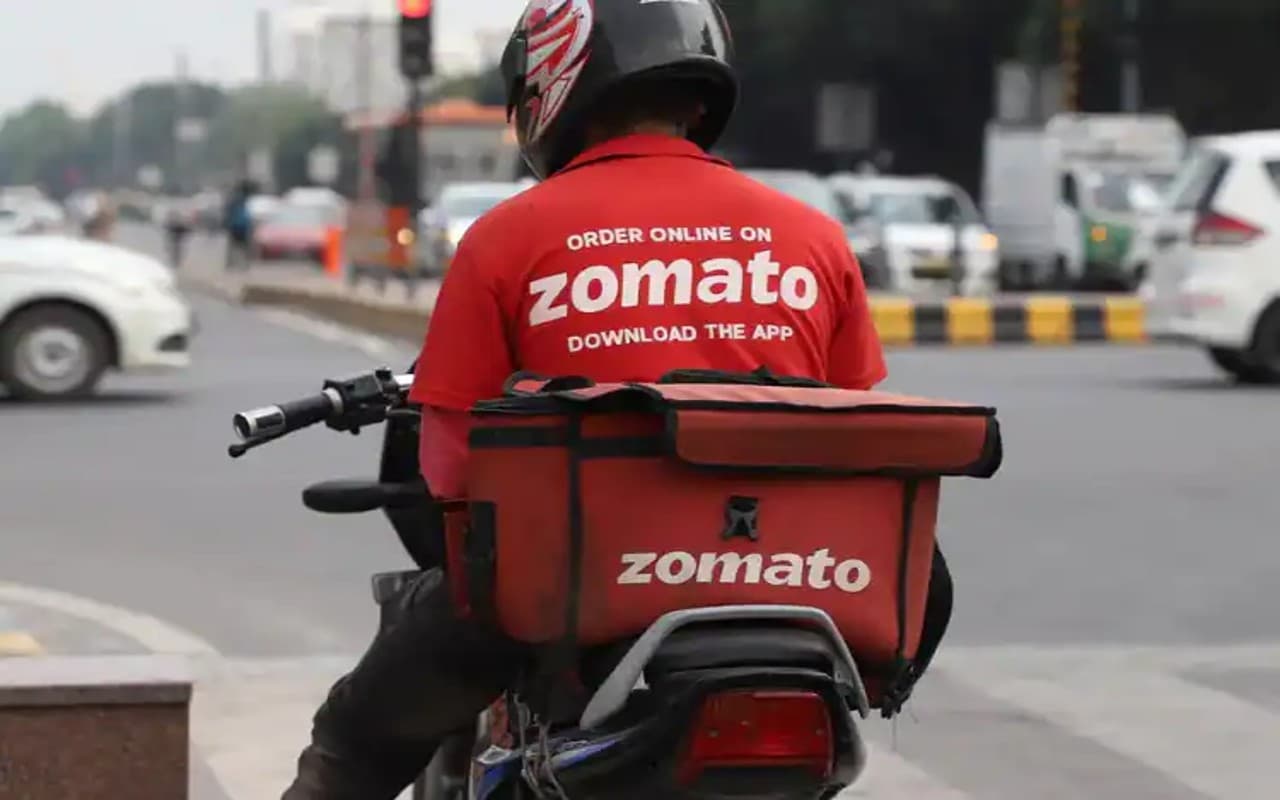 क्या Swiggy-Zomato से आप भी ऑर्डर करते हैं फूड, सावधान… खाने में निकल रहा कोकरोच!
