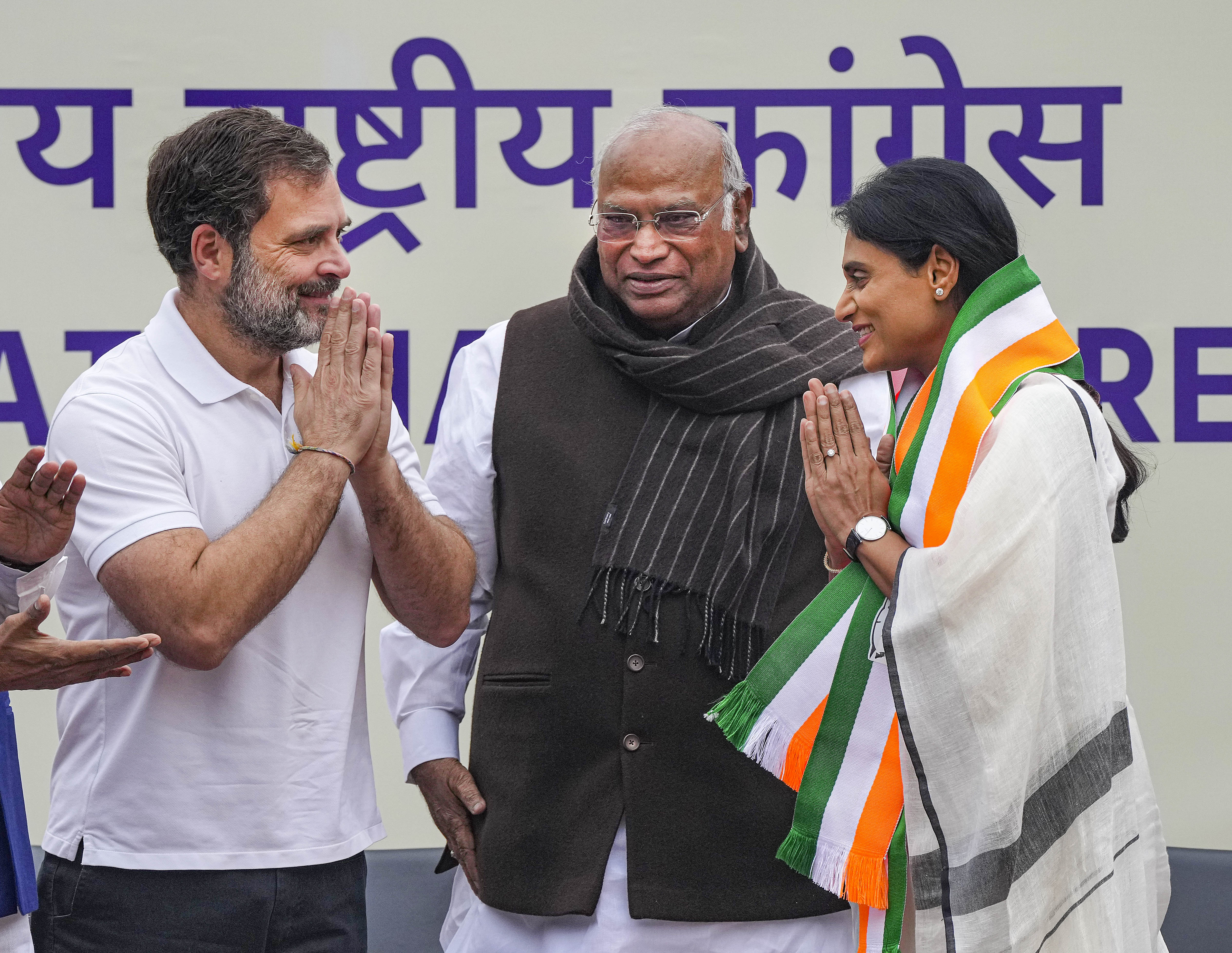 राहुल गांधी को पीएम बनाने के लिए शर्मिला ने थामा कांग्रेस का दामन! बहन को नहीं मना पाये जगन मोहन रेड्डी