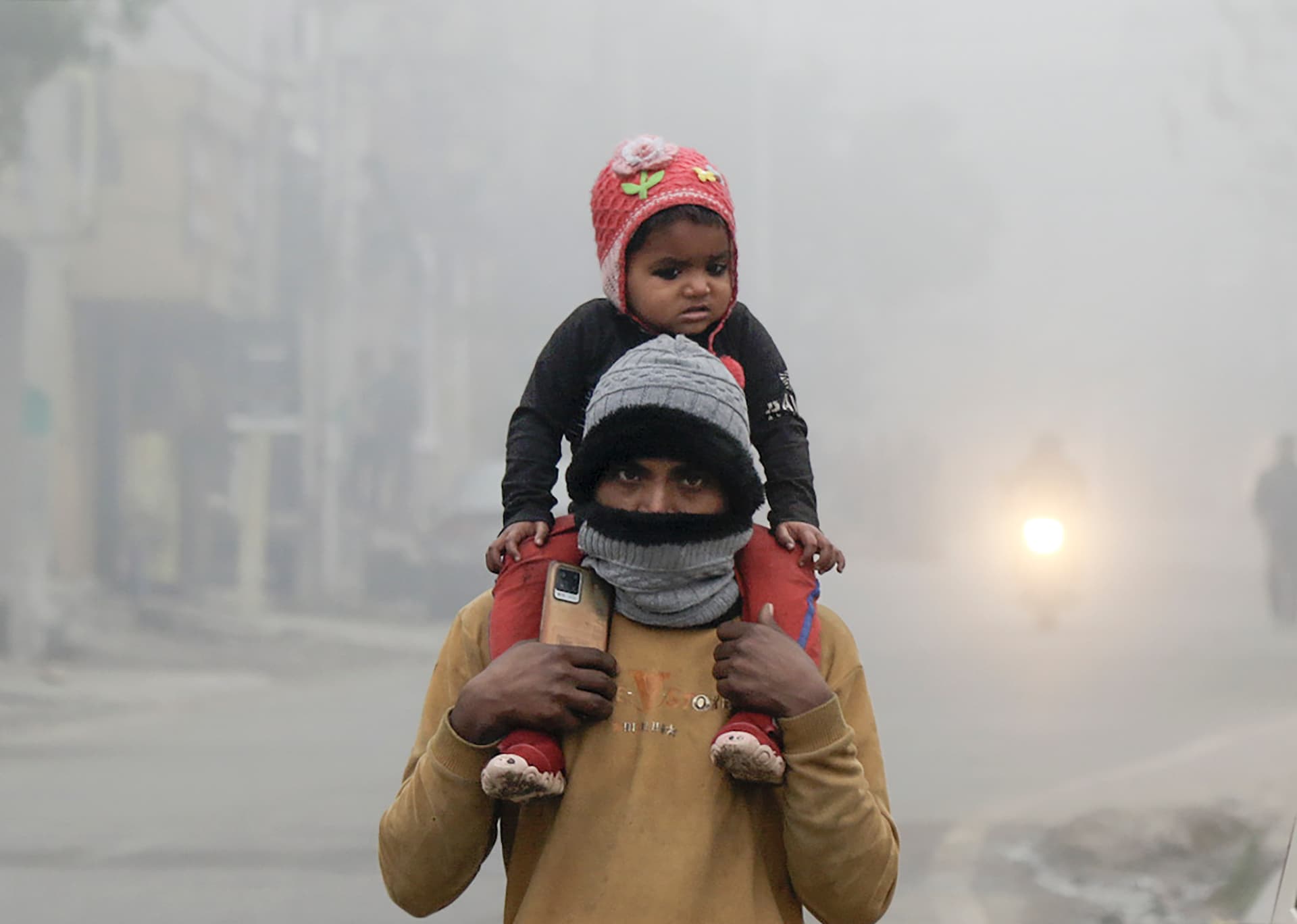 Weather Forecast: दिल्ली में होगी बारिश, मौसम की वजह से इन राज्यों में स्कूल बंद