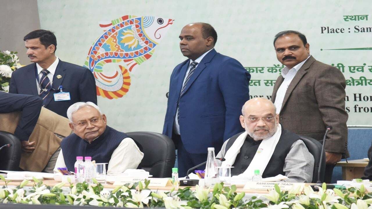 PHOTOS: पटना में जब मिले नीतीश कुमार व अमित शाह, देखिए लंबे अरसे बाद हुई मुलाकात की तस्वीरें..