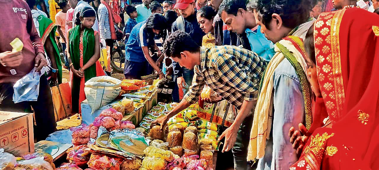 …आसछे मकर दू दिन सबुर कर, तुई गुड़ पीठा जोगाड़ कर, मकर संक्रांति की तैयारी में जुटा झारखंड