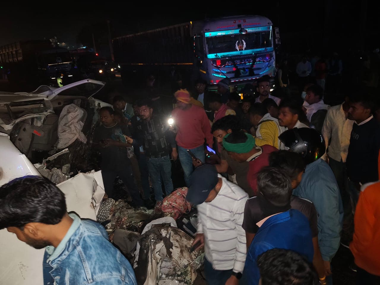 बिहार में भीषण सड़क हादसा, बाइक और कार की टक्कर में 9 लोगों की मौत