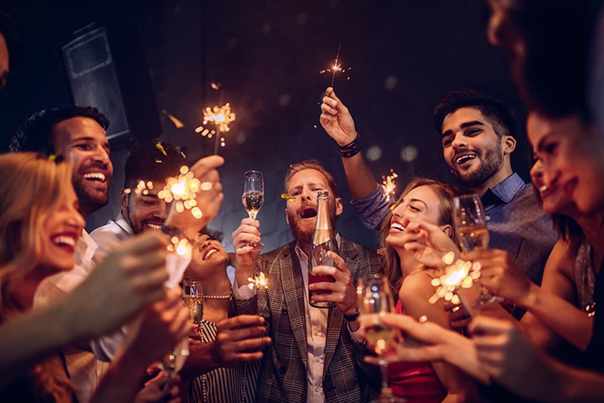 Happy New Year 2024: यूपी में साल का पहला दिन मनाएं इन फेमस स्थानों पर, जल्दी बनाएं प्लान