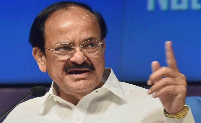 सेंसर बोर्ड के नियम बदलने पर काम कर रही है सरकार: नायडू