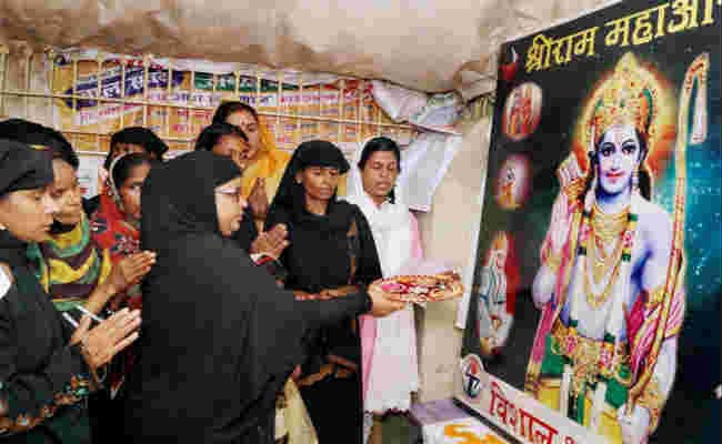 दिवाली पर मुस्लिम महिलाओं ने की राम की आरती, दारूल उलूम ने कहा, वो मुस्लिम नहीं रहीं