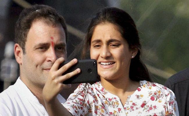 भरूच में राहुल गांधी के साथ सेल्फी लेने वाली लड़की मंताशा आखिर है कौन?