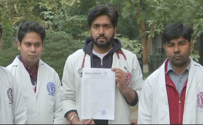 AIIMS के डॉक्टरों ने लिखी PM मोदी को भावुक चिट्ठी, कहा – एक दिन हमारी जिंदगी जिएं