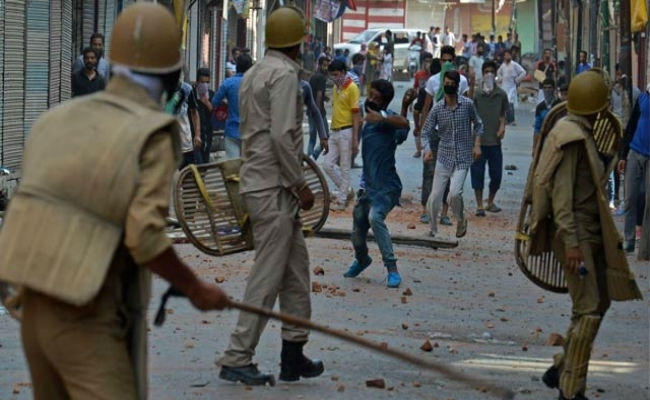 गरमियों में पत्थरबाजों से निबटने की हो रही तैयारी