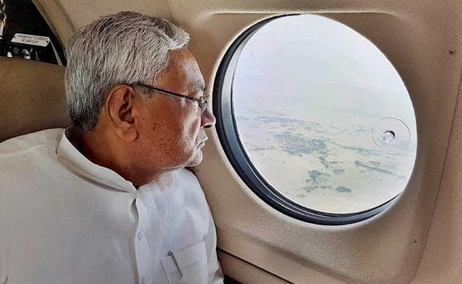 बिहार में बाढ़ पीड़ितों के लिए गुजरात सरकार ने भेजा 5 करोड़ का चेक, चढ़ा सियासी पारा