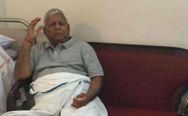 15 दिन में चारा घोटाला के आरोपी लालू को तीसरी बार आया चक्कर, गिरते-गिरते बचे