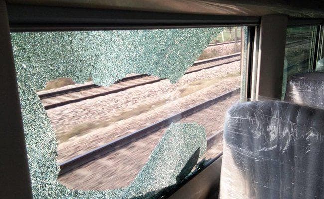 परीक्षण के दौरान ‘Train 18” पर पथराव, प्रधानमंत्री 29 को दिखायेंगे हरी झंडी