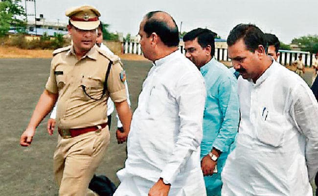 धनबाद : कोयला चोरी पर मुख्यमंत्री ने लगायी फटकार, जानें फिर SSP को मंच पर बुला कर कान में क्या कहा